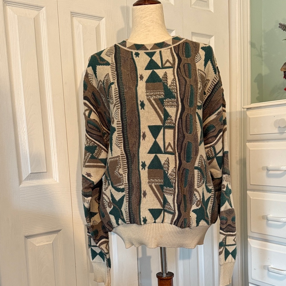 Vintage American Priority 3D knit sweater with a geometric pattern. Size M